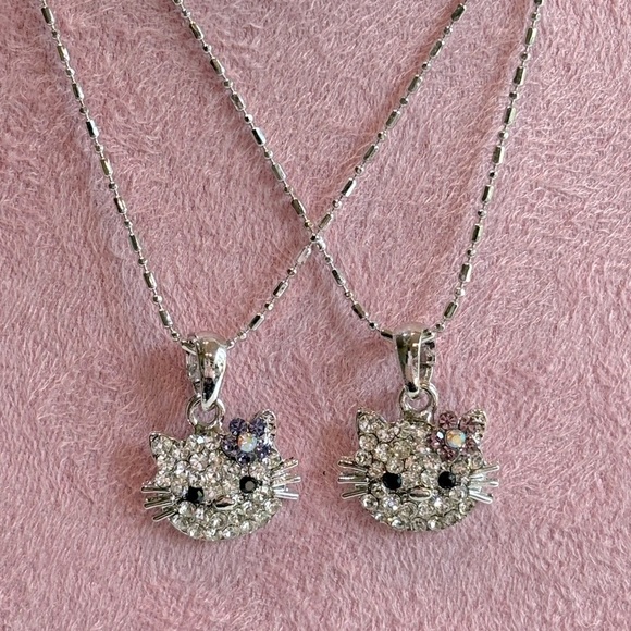 Hello Kitty Crystal Pendant Charm‎ Necklace with Pink Flower - Picture 8 of 9
